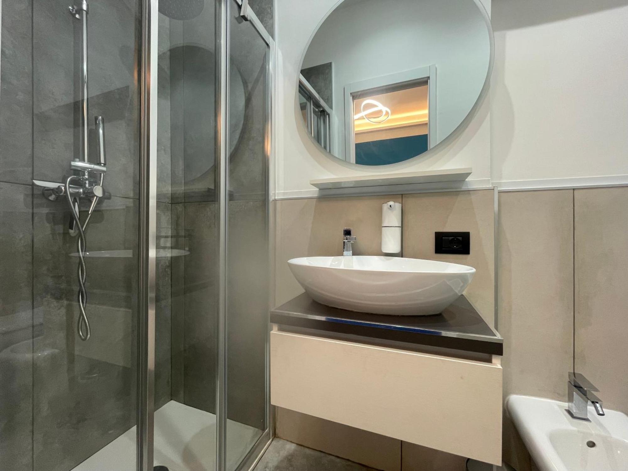 Bellavita House 2br With Private Parking In Apartment *